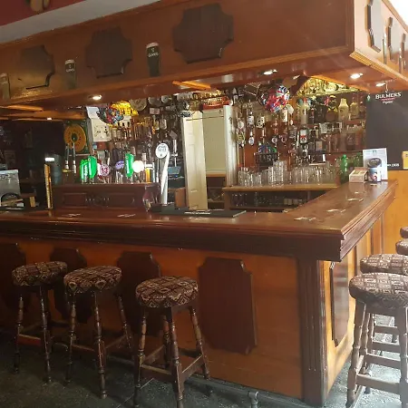 O'loughlin's Bar בית הארחה
